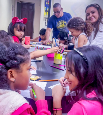 El CAMLB lleva cine y arte a niños del sector La Ciega en jornada vacacional