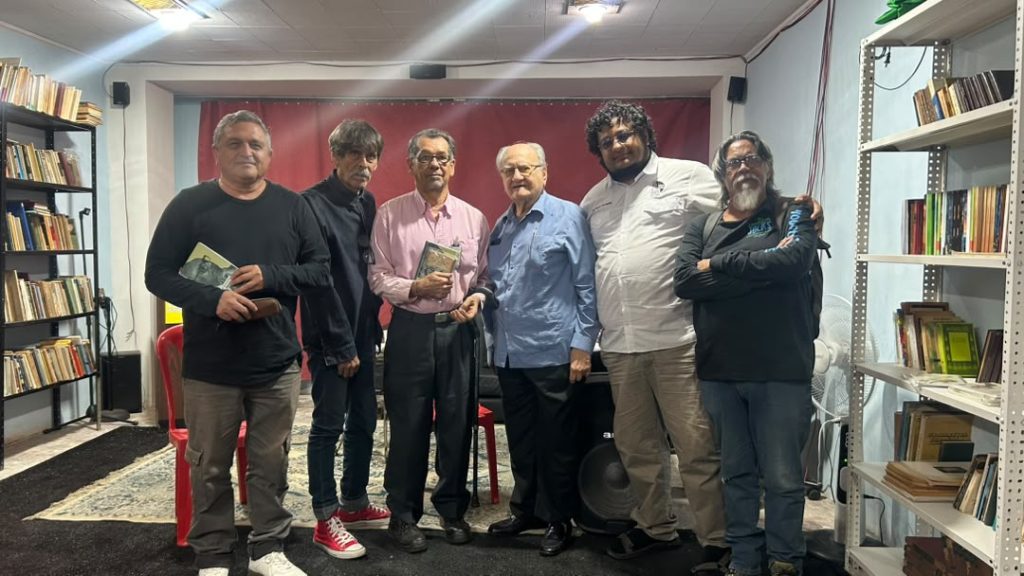 Coloquio sobre Hesnor Rivera destacó la vigencia de su obra a propósito de la publicación de su Poesía completa