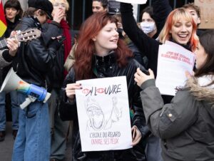Estudiantes parisinos habrían provocado el cierre del Louvre, según Hyperallergic