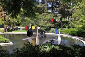 ¿Un smoothie de Alexander Calder en Erewhon? Hyperallergic lanza la pregunta y anuncia fiesta de …