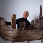Martín Leal Guerra presentó «La barca de los acuerdos» en MAC / Portable 2026, un encuentro con el arte contemporáneo en Maracaibo