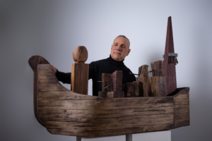 Martín Leal Guerra presentó «La barca de los acuerdos» en MAC / Portable 2026, un encuentro con el arte contemporáneo en Maracaibo